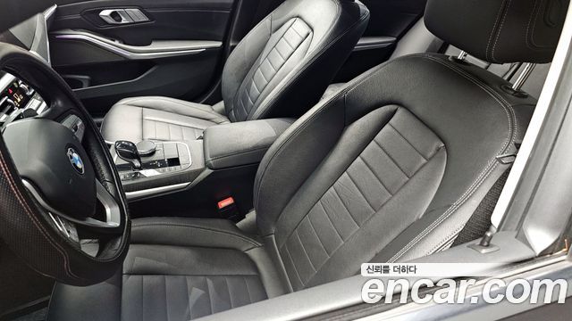 BMW 3-Series 320i Luxury