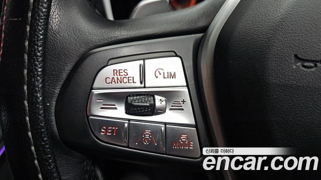 BMW 3-Series 320i Luxury