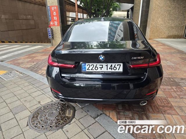 BMW 3-Series 320i