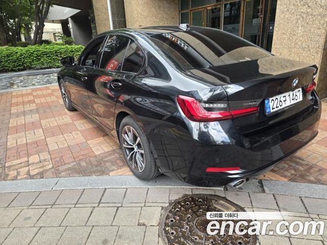 BMW 3-Series 320i