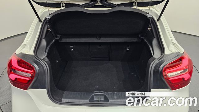 Mercedes-Benz A-Class A200