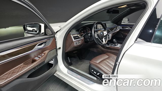 BMW 7-Series 740i Design Pure Excellence