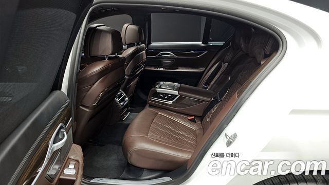BMW 7-Series 740i Design Pure Excellence