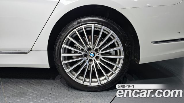 BMW 7-Series 740i Design Pure Excellence