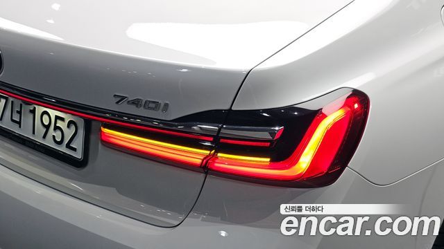 BMW 7-Series 740i Design Pure Excellence