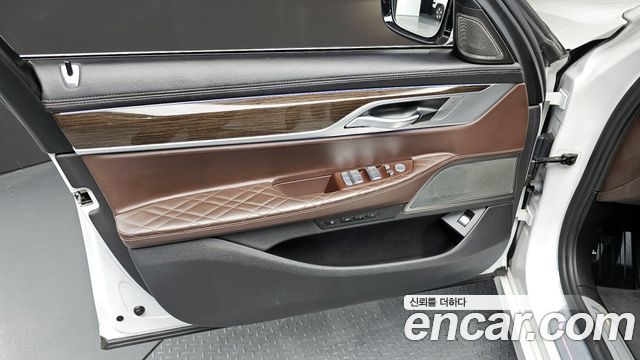 BMW 7-Series 740i Design Pure Excellence