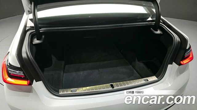 BMW 7-Series 740i Design Pure Excellence