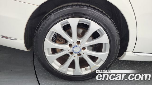 Mercedes-Benz E-Class E300 Exclusive