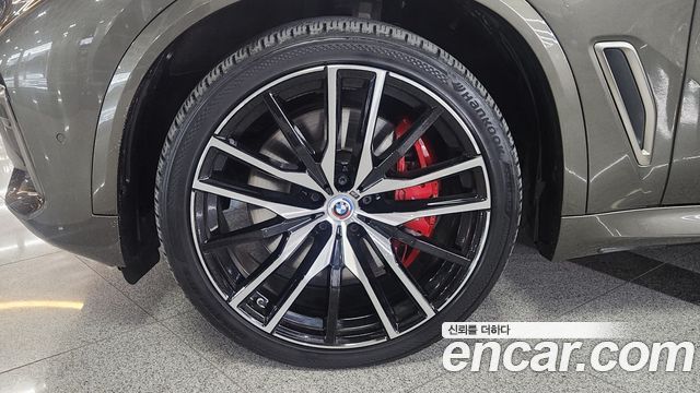 BMW X5 M50i