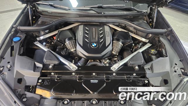 BMW X5 M50i