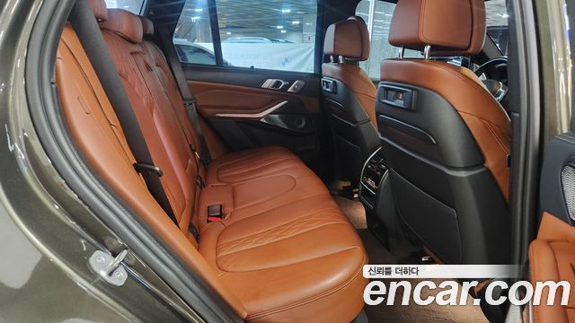 BMW X5 M50i