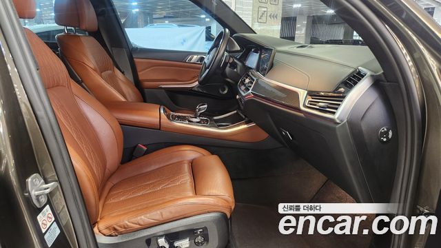 BMW X5 M50i