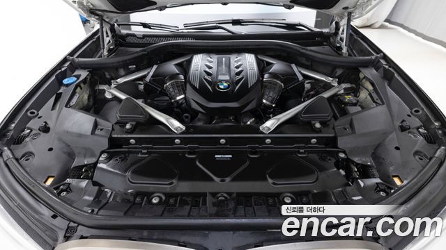 BMW X7 M50i 6STR