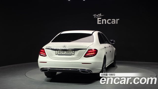 Mercedes-Benz E-Class E220d Avantgarde