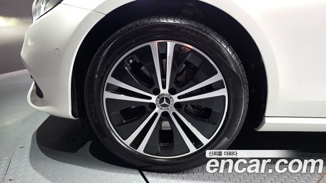 Mercedes-Benz E-Class E220d Avantgarde