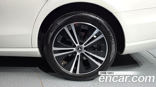 Mercedes-Benz E-Class E220d Avantgarde