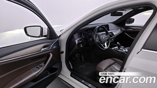 BMW 5-Series 530i xDrive M Sport Package Plus