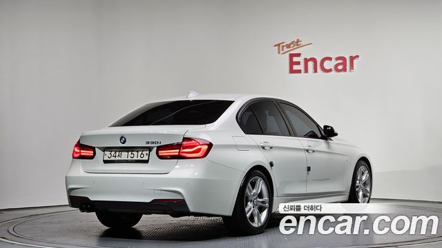 BMW 3-Series 330i M Sport Shadow