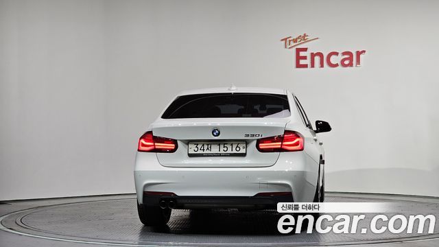 BMW 3-Series 330i M Sport Shadow