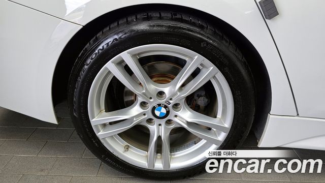 BMW 3-Series 330i M Sport Shadow