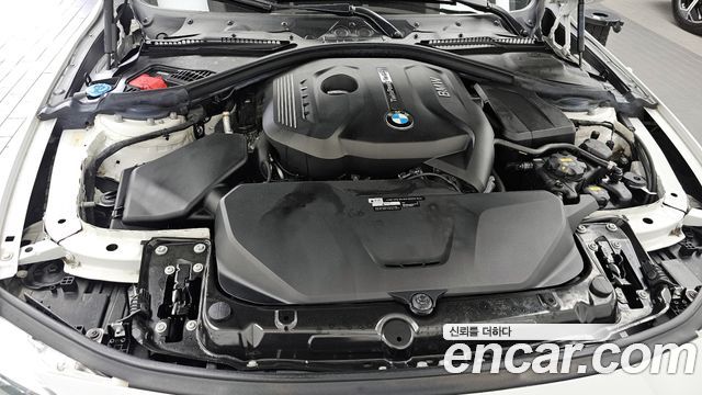 BMW 3-Series 330i M Sport Shadow