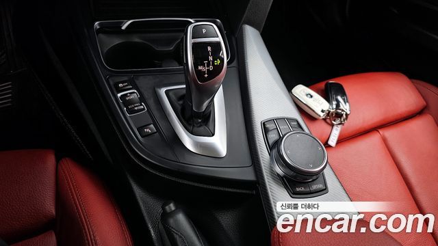BMW 3-Series 330i M Sport Shadow