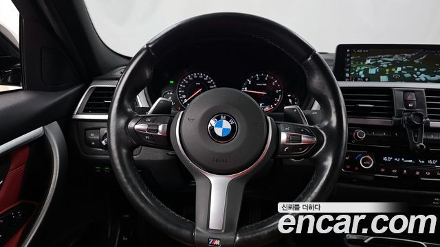 BMW 3-Series 330i M Sport Shadow