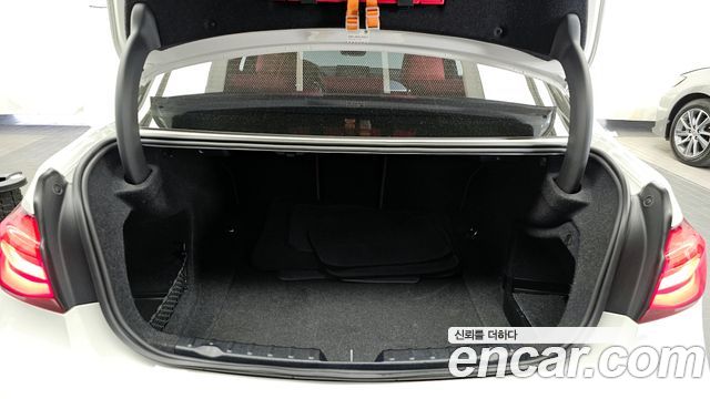 BMW 3-Series 330i M Sport Shadow