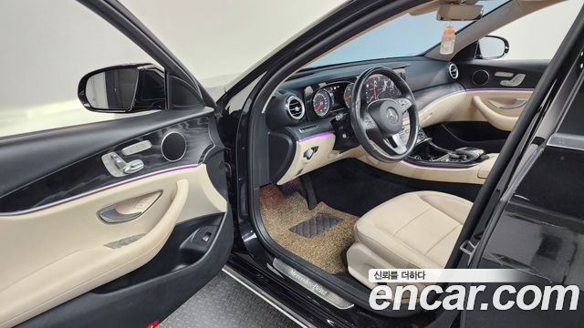 Mercedes-Benz E-Class E220d 4MATIC Avantgarde