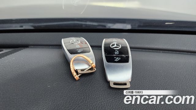 Mercedes-Benz E-Class E220d 4MATIC Avantgarde