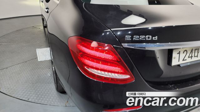 Mercedes-Benz E-Class E220d 4MATIC Avantgarde