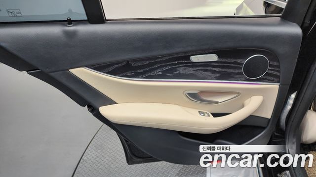 Mercedes-Benz E-Class E220d 4MATIC Avantgarde