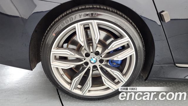 BMW 7-Series M760Li xDrive