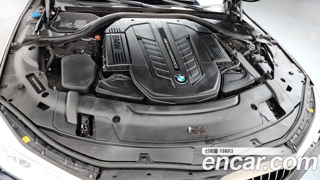 BMW 7-Series M760Li xDrive