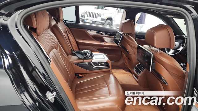 BMW 7-Series M760Li xDrive