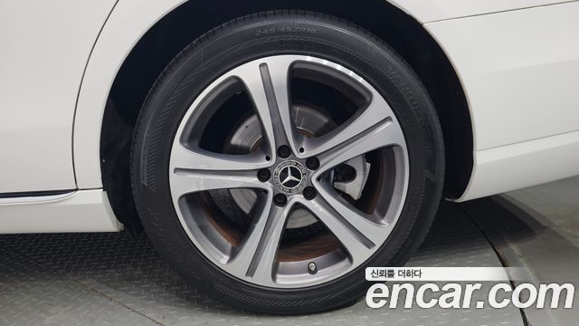 Mercedes-Benz E-Class E300 Avantgarde