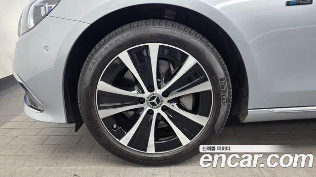 Mercedes-Benz E-Class E300e 4MATIC Exclusive