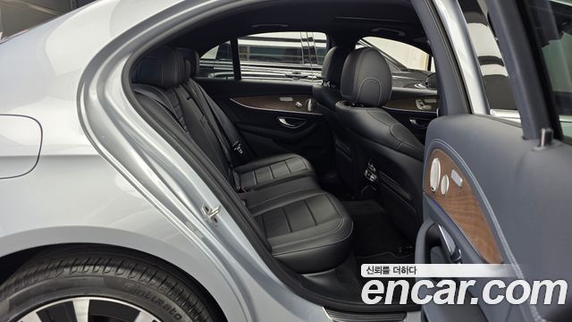 Mercedes-Benz E-Class E300e 4MATIC Exclusive