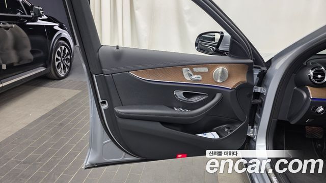 Mercedes-Benz E-Class E300e 4MATIC Exclusive
