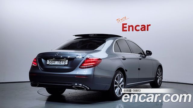 Mercedes-Benz E-Class E300 4MATIC Avnatgarde