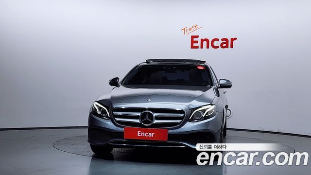 Mercedes-Benz E-Class E300 4MATIC Avnatgarde