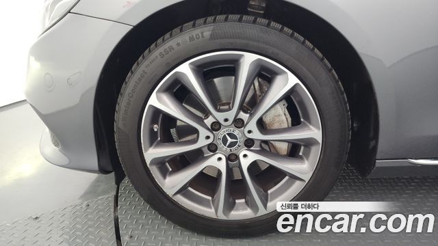 Mercedes-Benz E-Class E300 4MATIC Avnatgarde