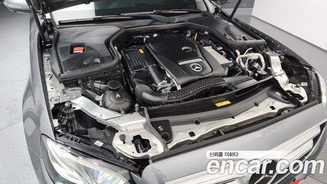 Mercedes-Benz E-Class E300 4MATIC Avnatgarde