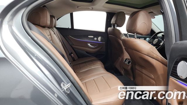 Mercedes-Benz E-Class E300 4MATIC Avnatgarde