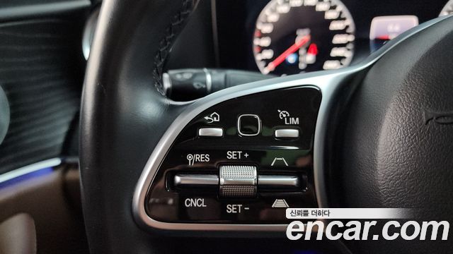 Mercedes-Benz E-Class E300 4MATIC Avnatgarde