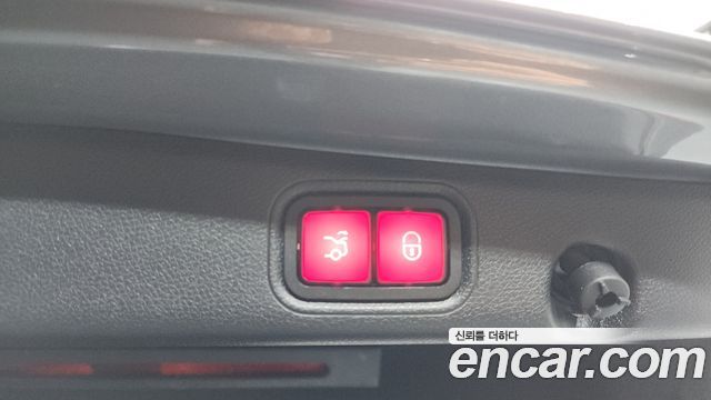 Mercedes-Benz E-Class E300 4MATIC Avnatgarde