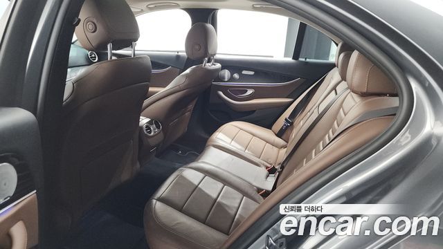Mercedes-Benz E-Class E300 4MATIC Avnatgarde