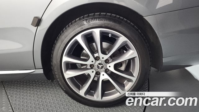 Mercedes-Benz E-Class E300 4MATIC Avnatgarde