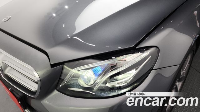 Mercedes-Benz E-Class E300 4MATIC Avnatgarde