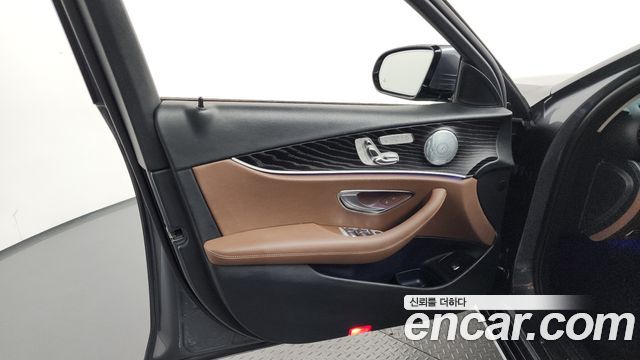 Mercedes-Benz E-Class E300 4MATIC Avnatgarde